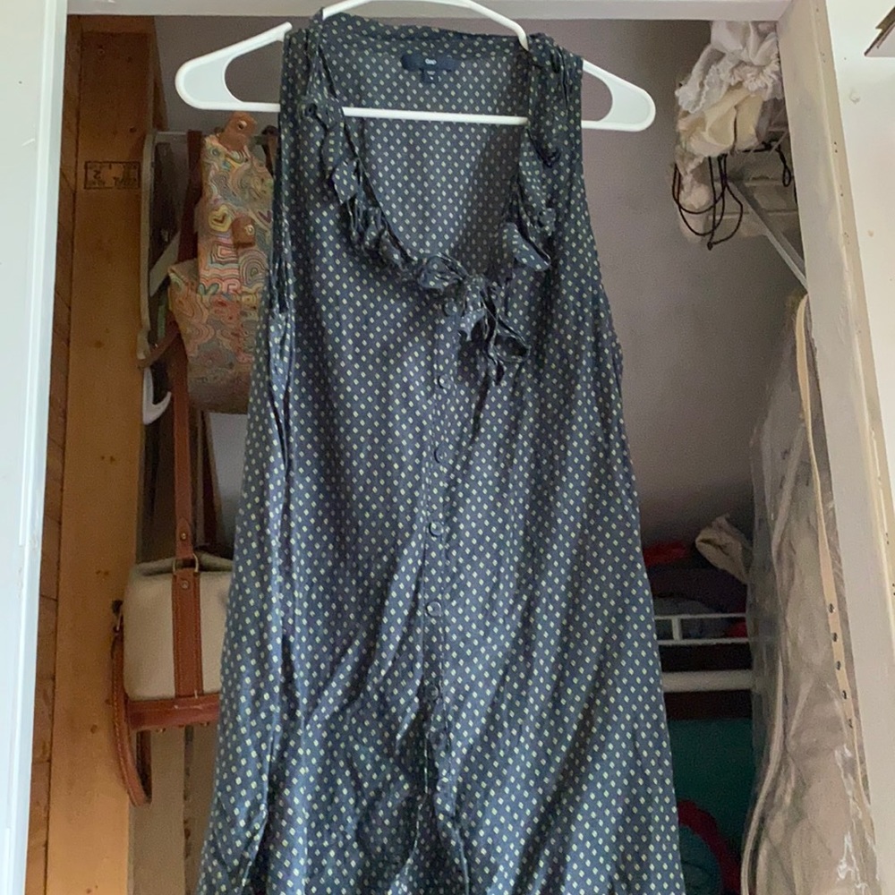 Like new! Gap patterned button down